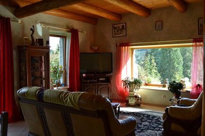 Ferme rénovée Le Chambon sur Lignon  Appartement indépendant. Nombreuses dépendances. Proche village.